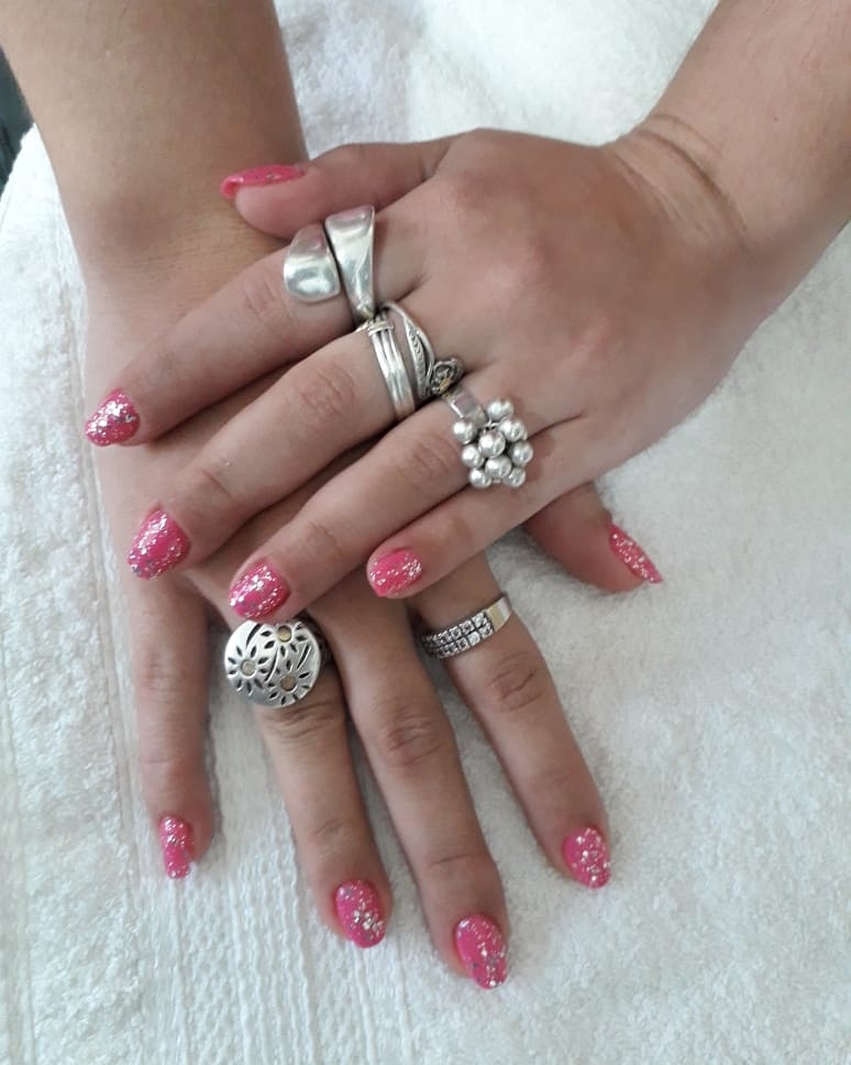 Esmaltado Semipermanente con Color en Guapas Salón